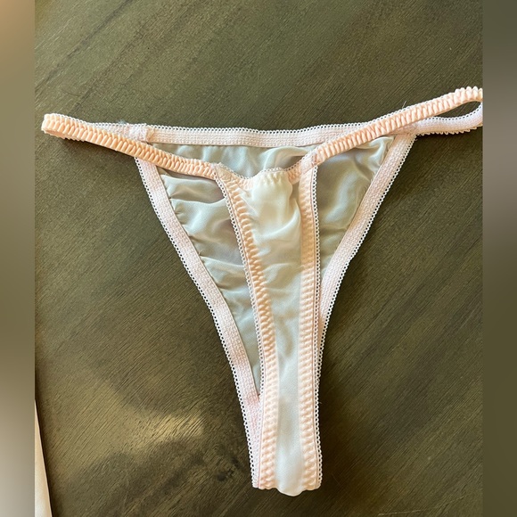 Vintage Gilligan & O’Malley babydoll and thong matching set/sleepwear - Picture 9 of 10